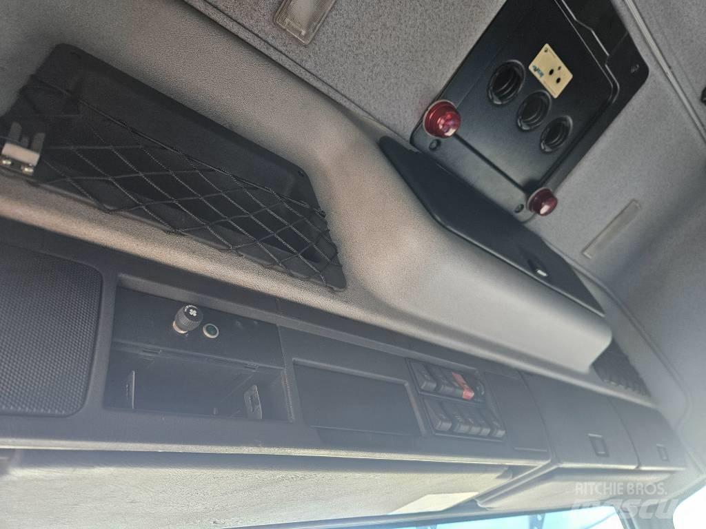 Volvo FM12 420 8x2 Kabeļu pacēlājs nomontējamām kravas mašīnām
