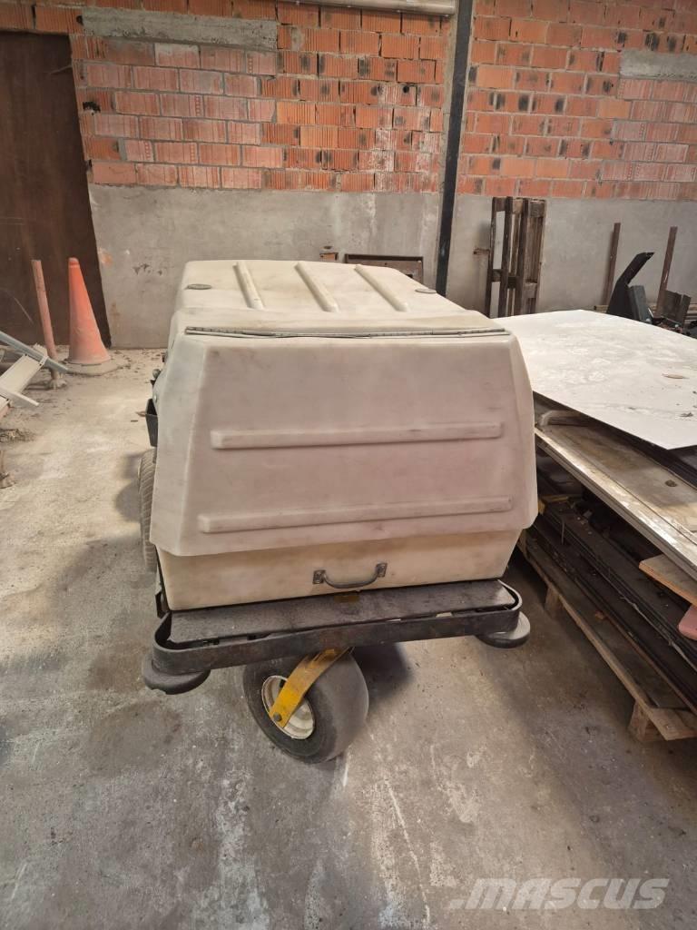 Walker Maaier Nulles pagrieziena zāles pļāvēji