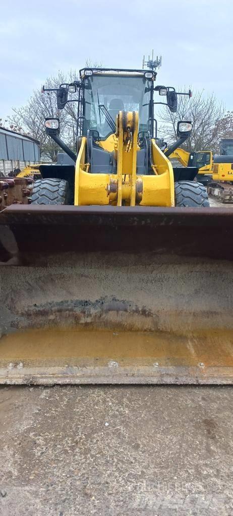 Komatsu WA 320 Iekrāvēji uz riteņiem