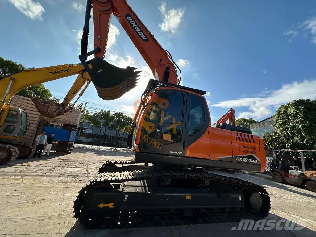 Doosan DX 225 LCA Kāpurķēžu ekskavatori