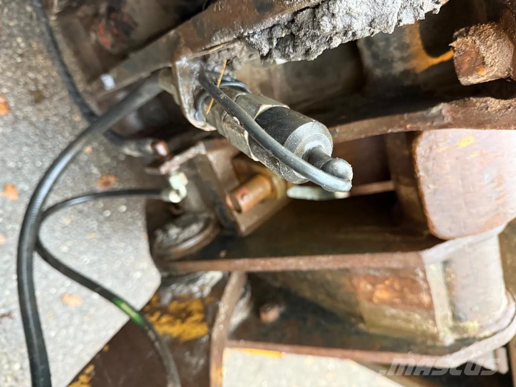 CAT 928F Iekrāvēji uz riteņiem