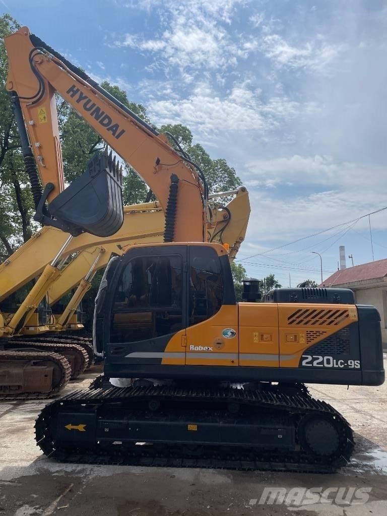 Hyundai 220LC-9S Kāpurķēžu ekskavatori