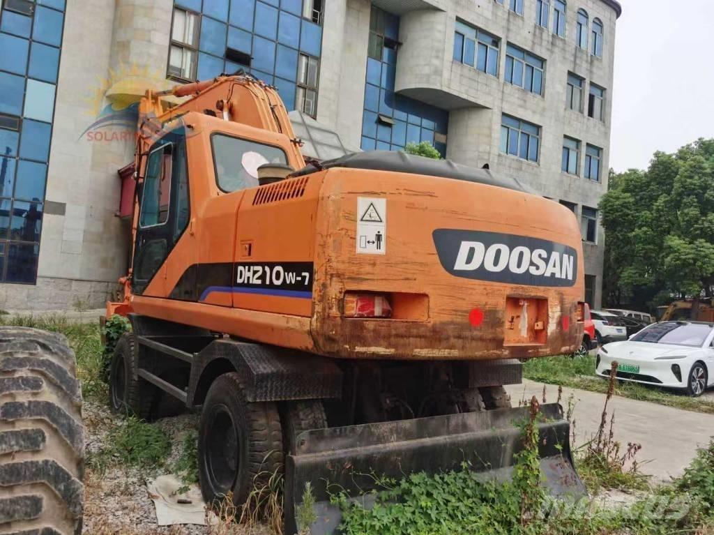 Doosan DH 210 W-7 Ekskavatori uz riteņiem
