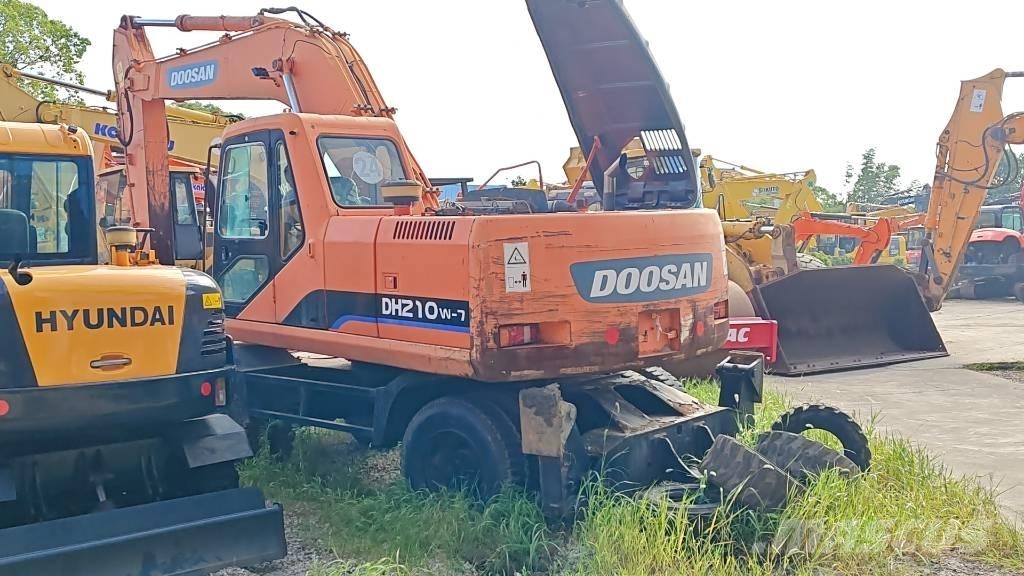 Doosan DH 210 W-7 Ekskavatori uz riteņiem