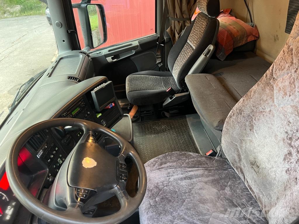 Scania R 500 Treileri ar āķi