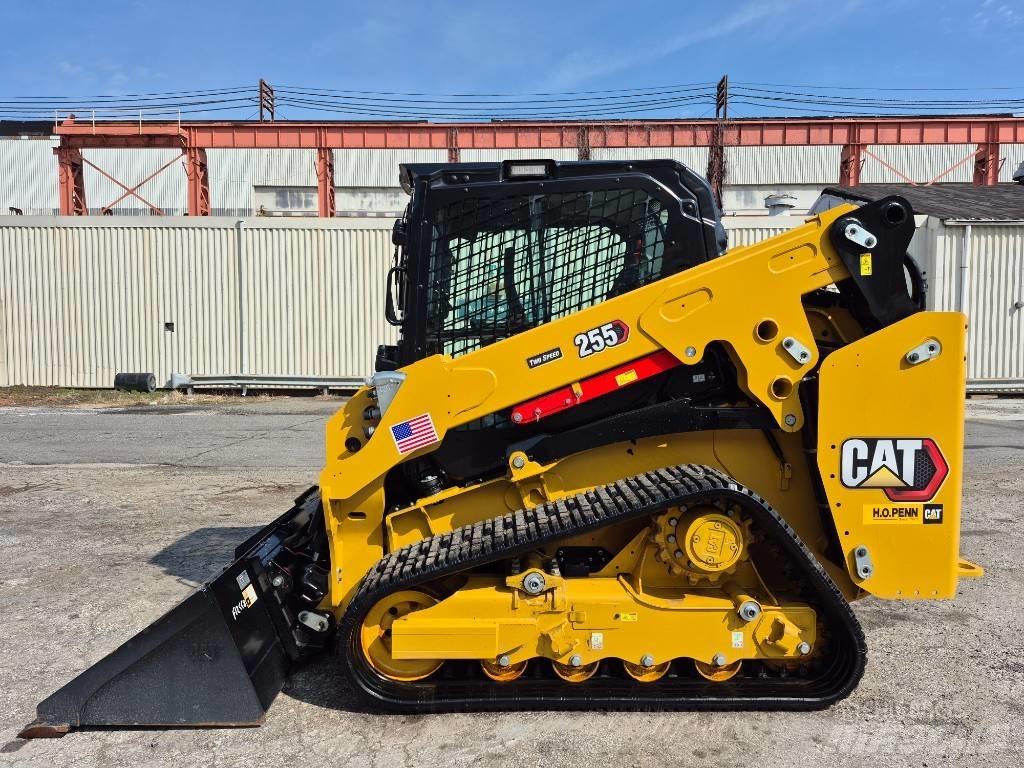 CAT 255 Lietoti riteņu kompaktiekrāvēji