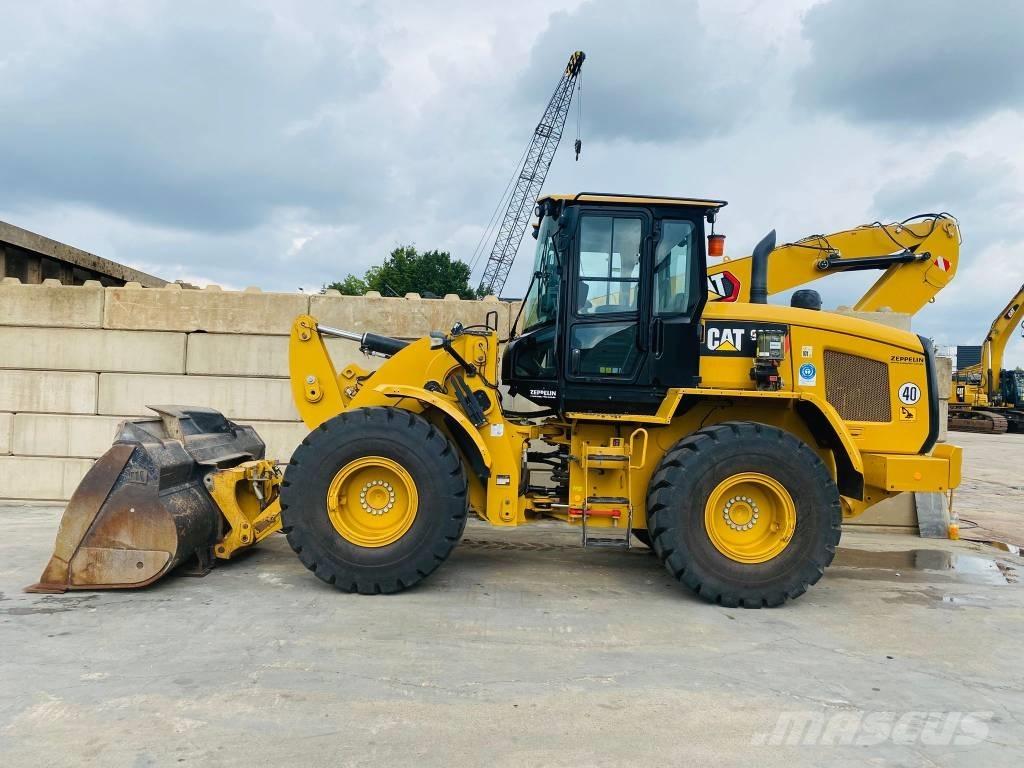CAT 926m Iekrāvēji uz riteņiem
