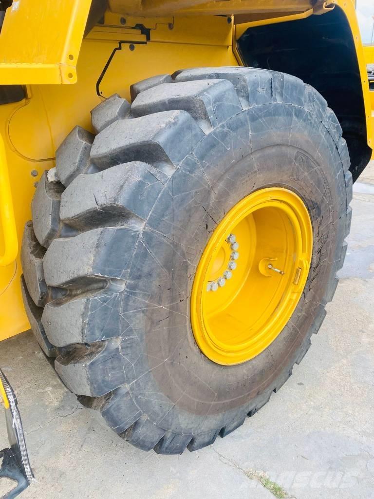 CAT 926m Iekrāvēji uz riteņiem