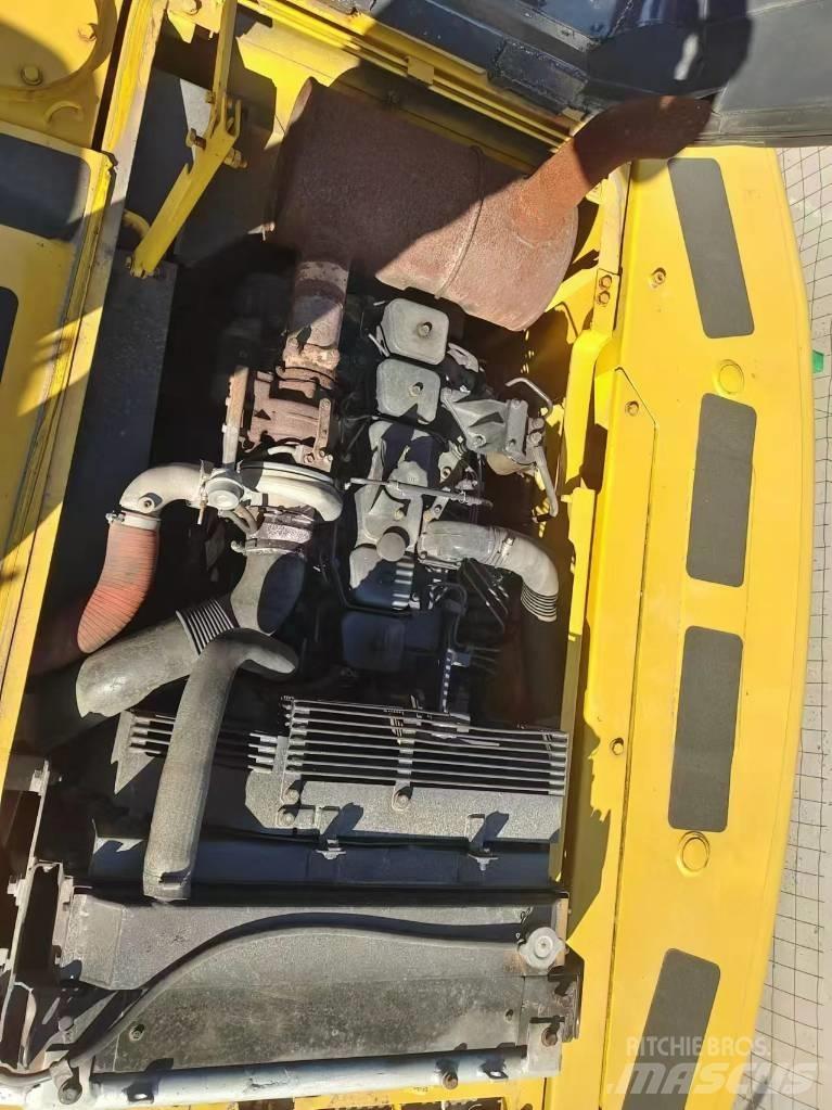 Komatsu PC 220 Kāpurķēžu ekskavatori