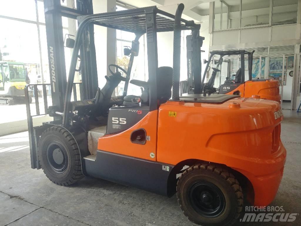 Doosan D55 SC-5 Tehnika ar dīzeļa dzinēju