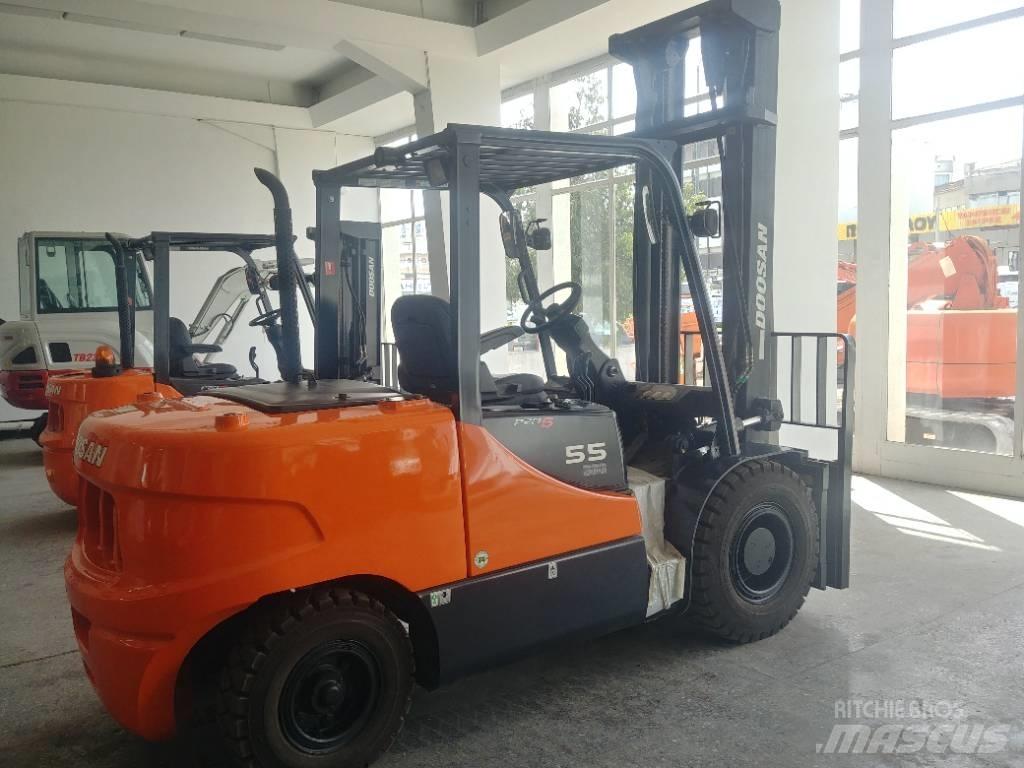 Doosan D55 SC-5 Tehnika ar dīzeļa dzinēju