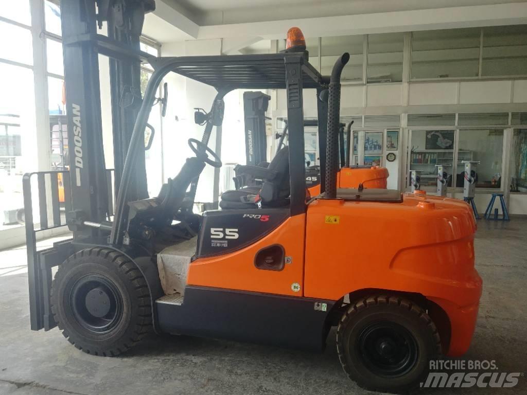 Doosan D55 SC-5 Tehnika ar dīzeļa dzinēju