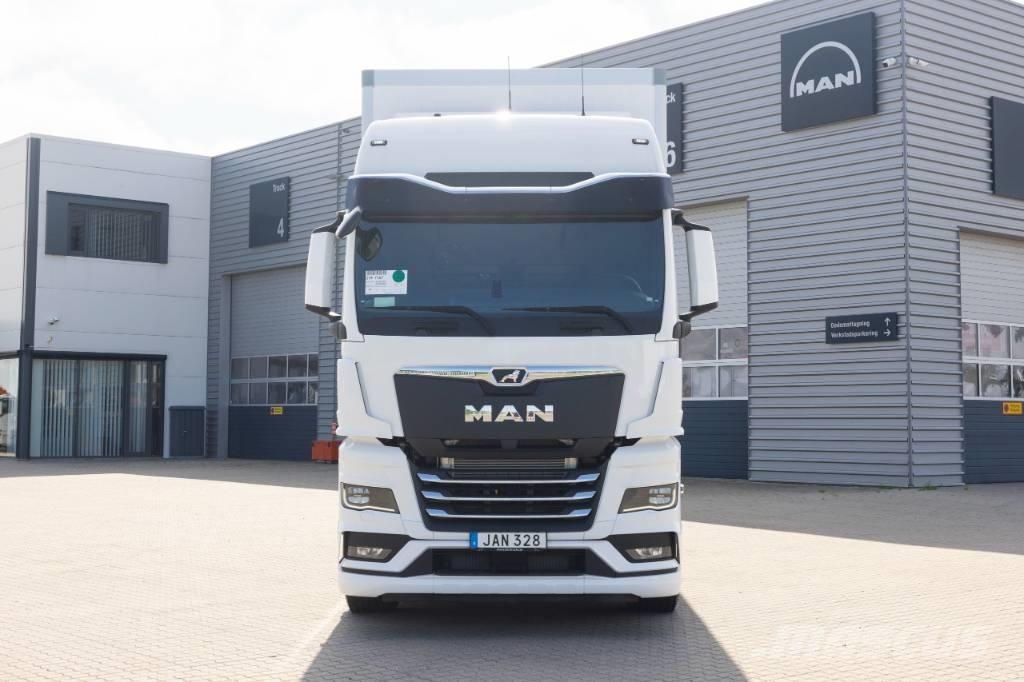 MAN TGX 26.520 6x2-4 Furgons
