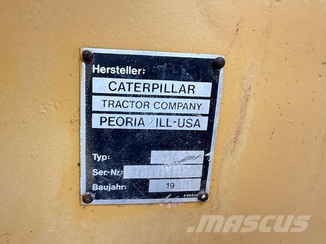 CAT 943 Iekrāvēji uz riteņiem