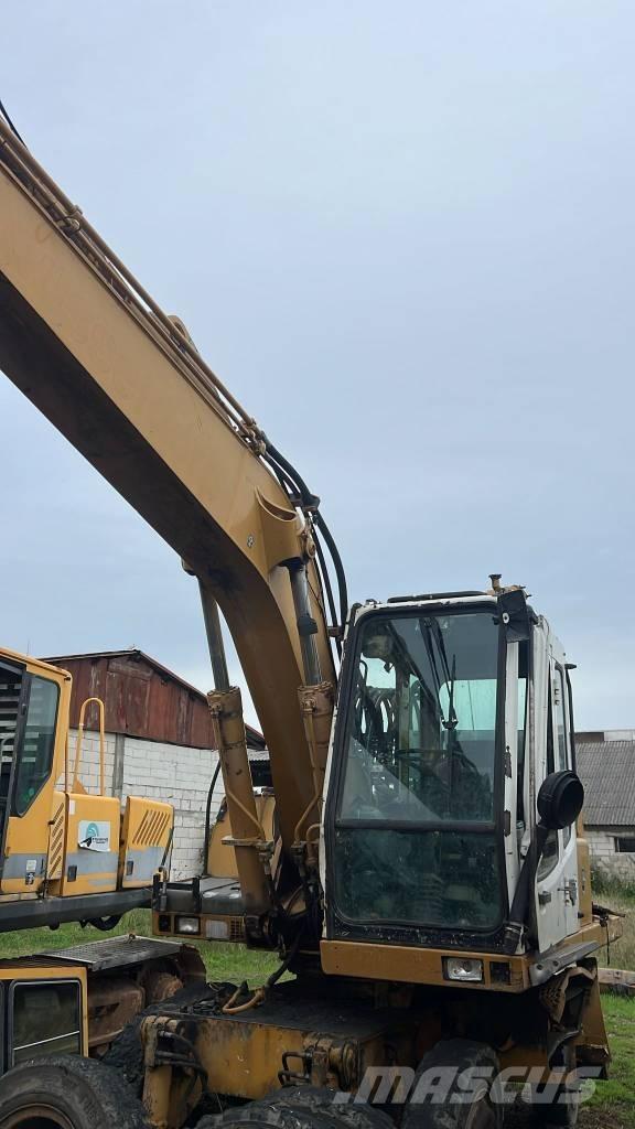 Liebherr A 904 Kabīnes un interjers