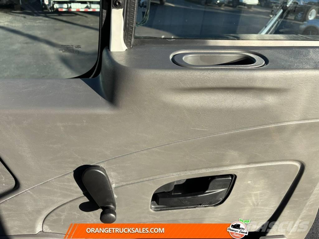 International 4300 Box body trucks