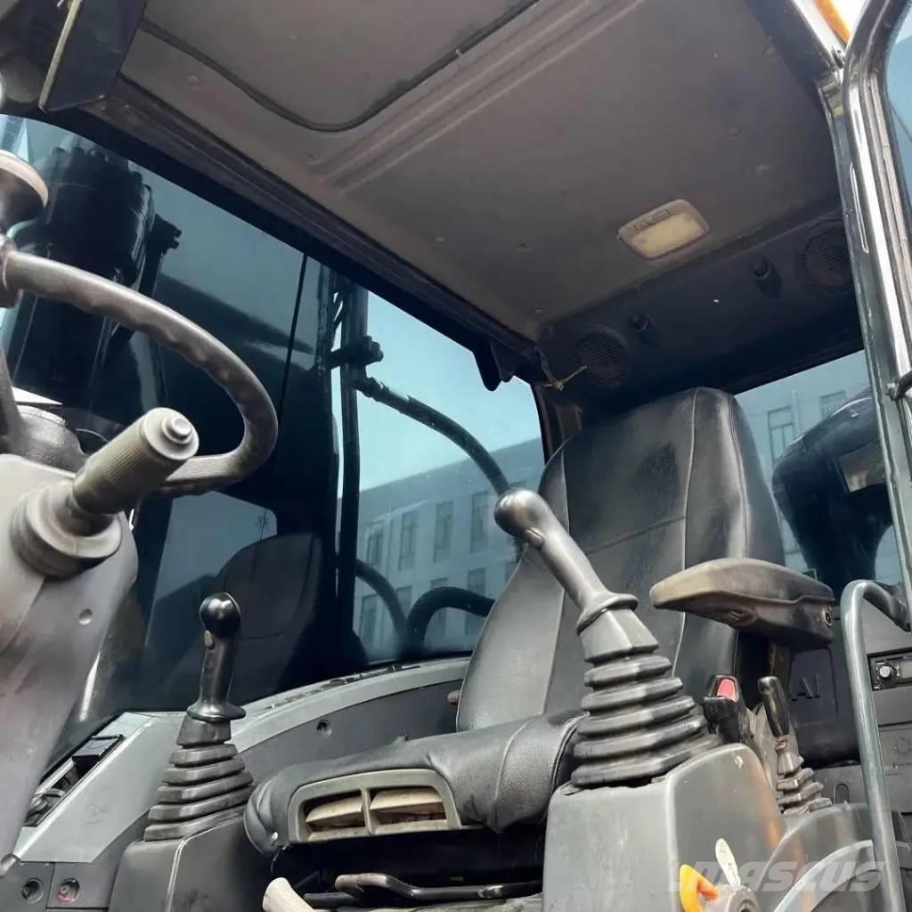 Hyundai R210W-9 Ekskavatori uz riteņiem