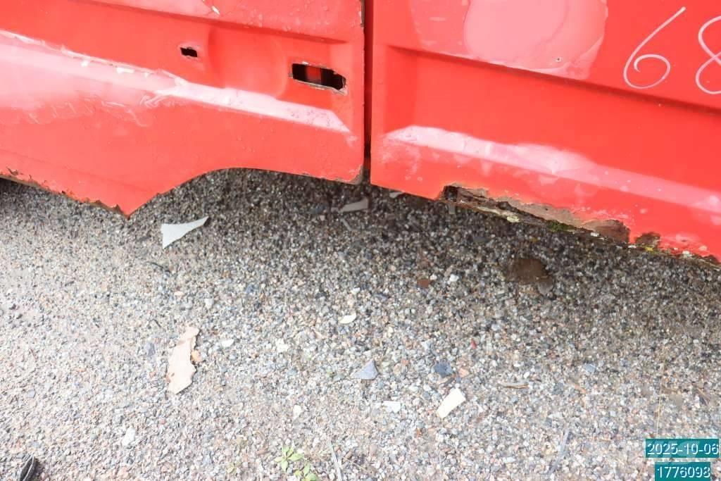 Scania P 82 M Kabīnes un interjers