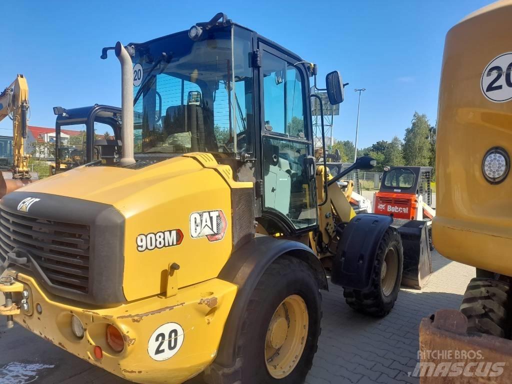 CAT 908M Iekrāvēji uz riteņiem
