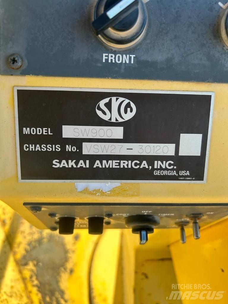 Sakai SW 900 Pneimatiskie veltņi