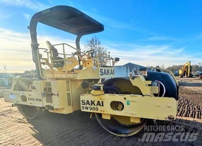 Sakai SW 900 Pneimatiskie veltņi