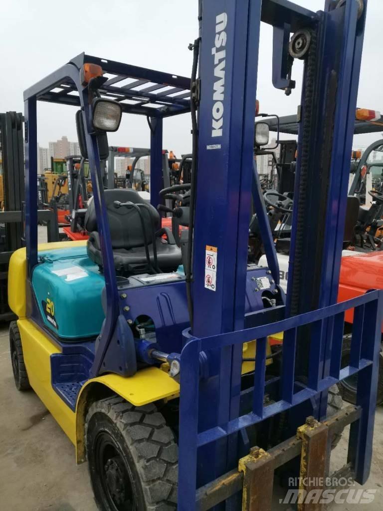 Komatsu 30 Teleskopiskie manipulatori