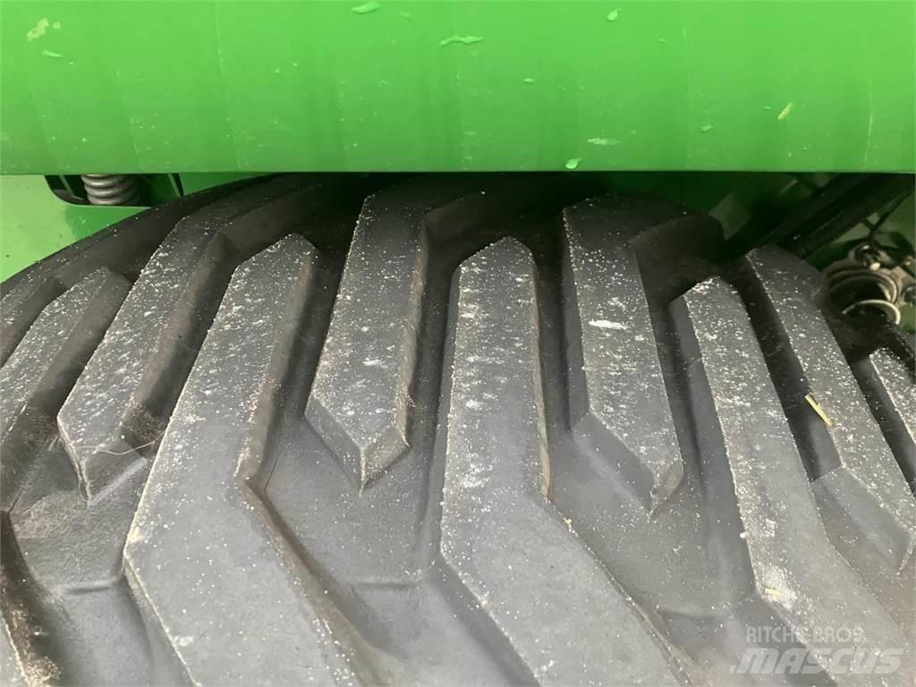 John Deere V461R Rituļu preses