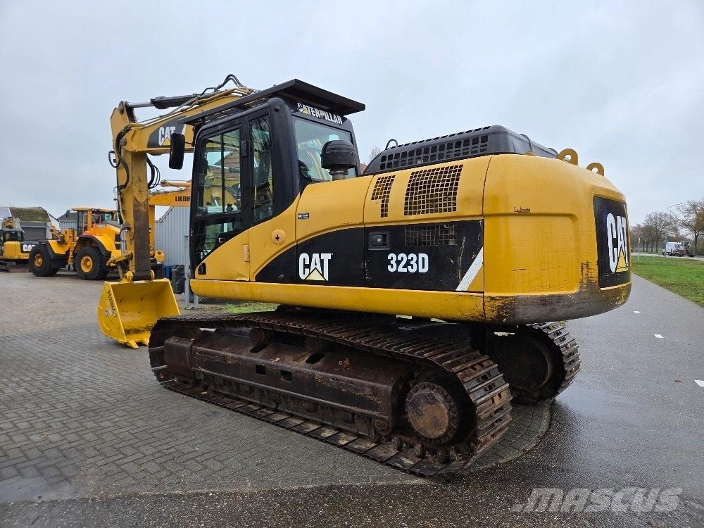 CAT 323DL Kāpurķēžu ekskavatori