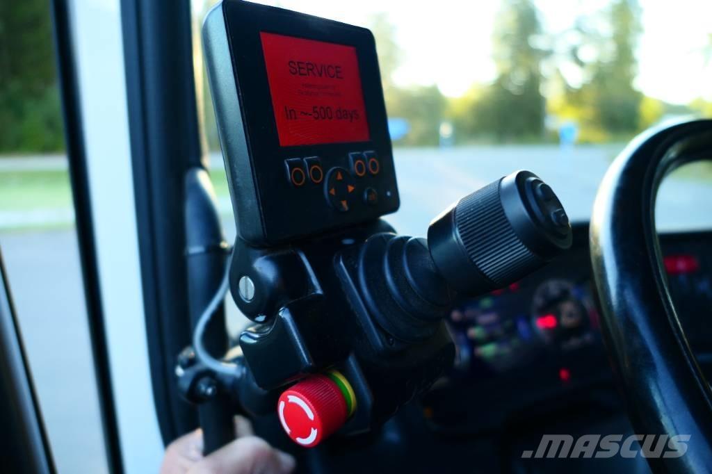 Scania R590B6x2nb Treileri ar āķi