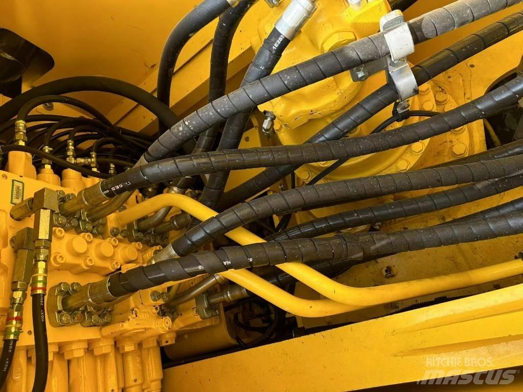 Komatsu 240-8 Kāpurķēžu ekskavatori