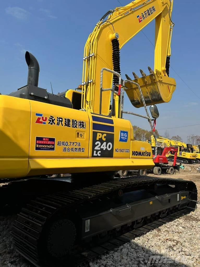 Komatsu 240-8 Kāpurķēžu ekskavatori