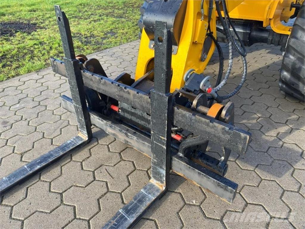 JCB TM 220 - 40 KM/H Lauksaimniecības pacēlāji