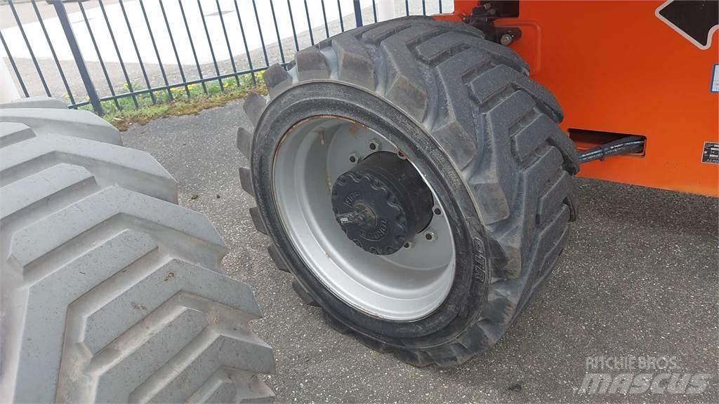 JLG 680SGW+ Teleskopiskie pacēlāji
