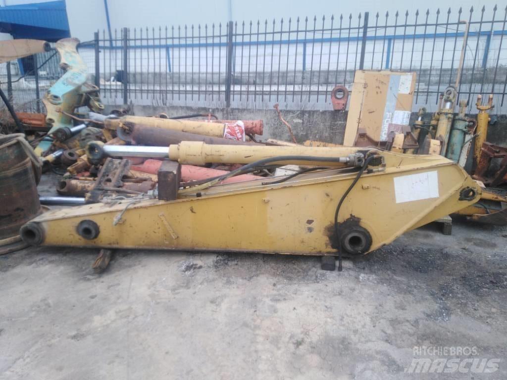 CAT M 318 Šasija un piekare