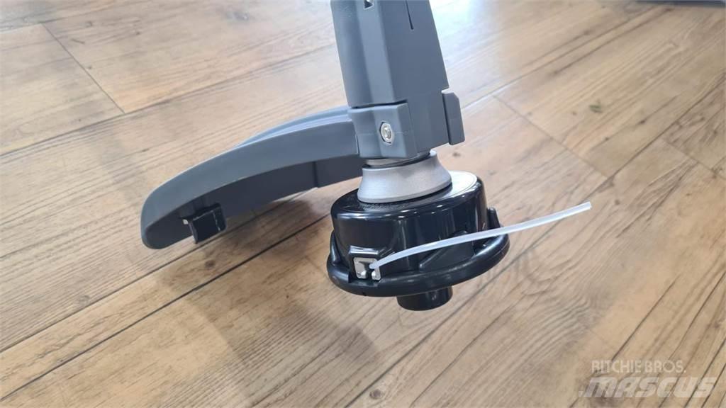 Honda UMS 425E1 Mauriņa pļāvēji nelīdzenai videi