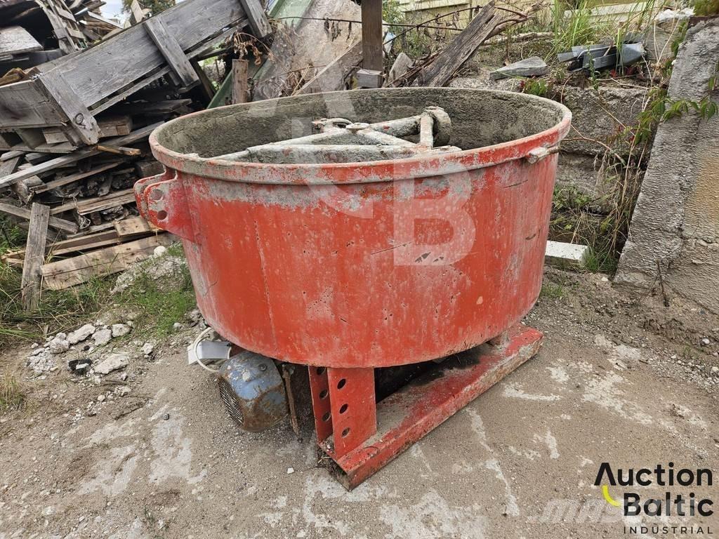  Concrete mixer Betona klājēji