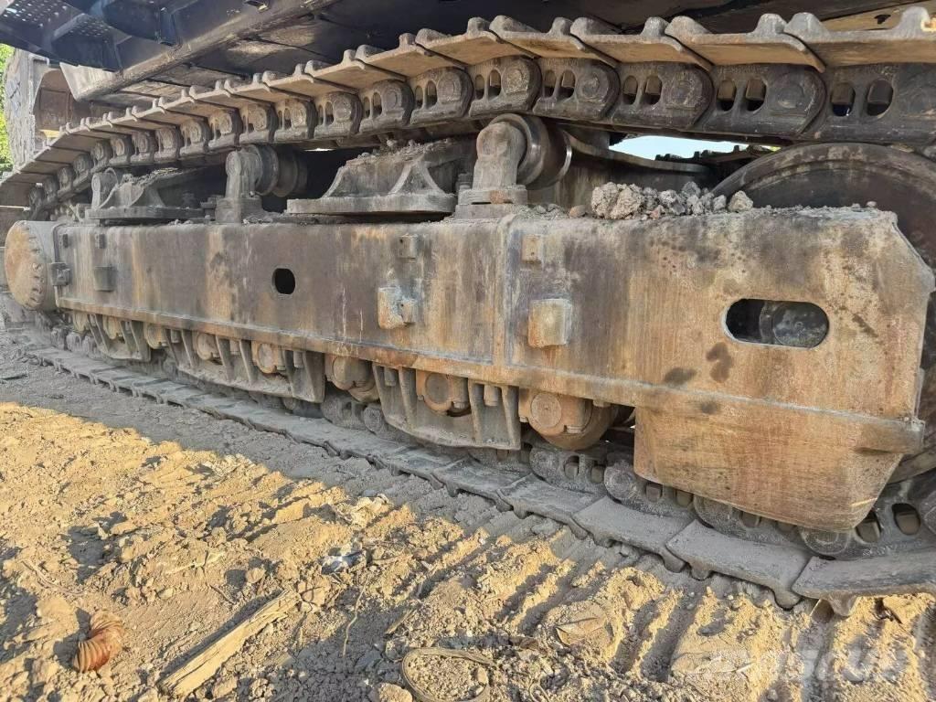 Hitachi ZX690LCH-5A Kāpurķēžu ekskavatori