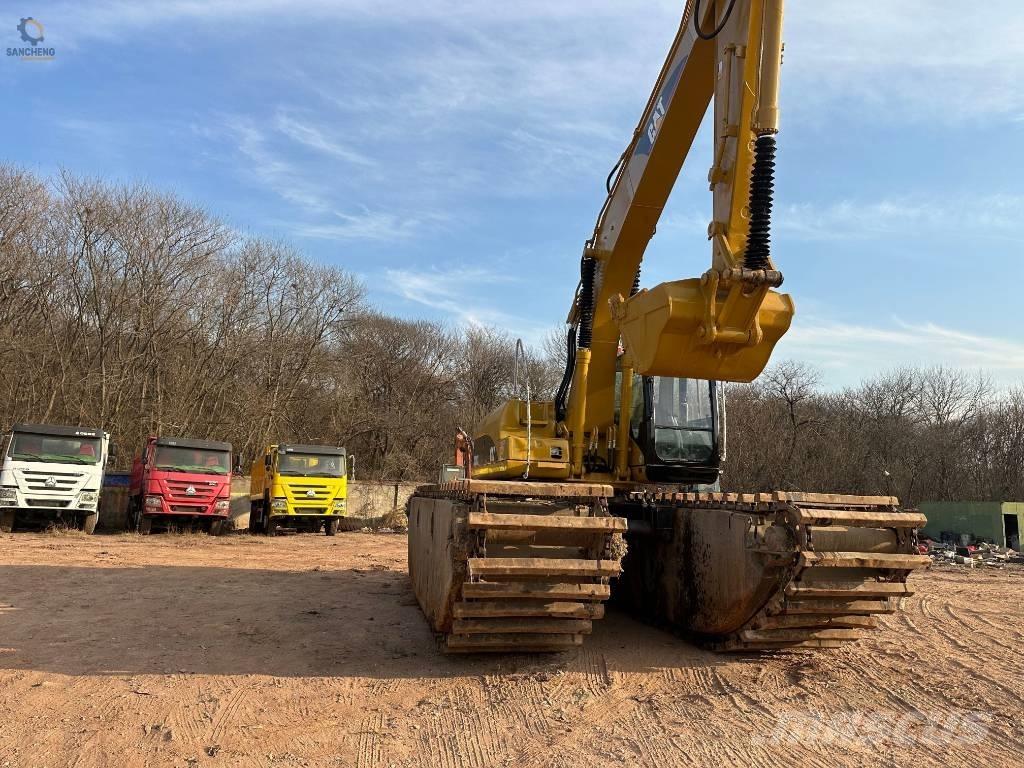 CAT 320 C L Amfībijas tipa ekskavatori