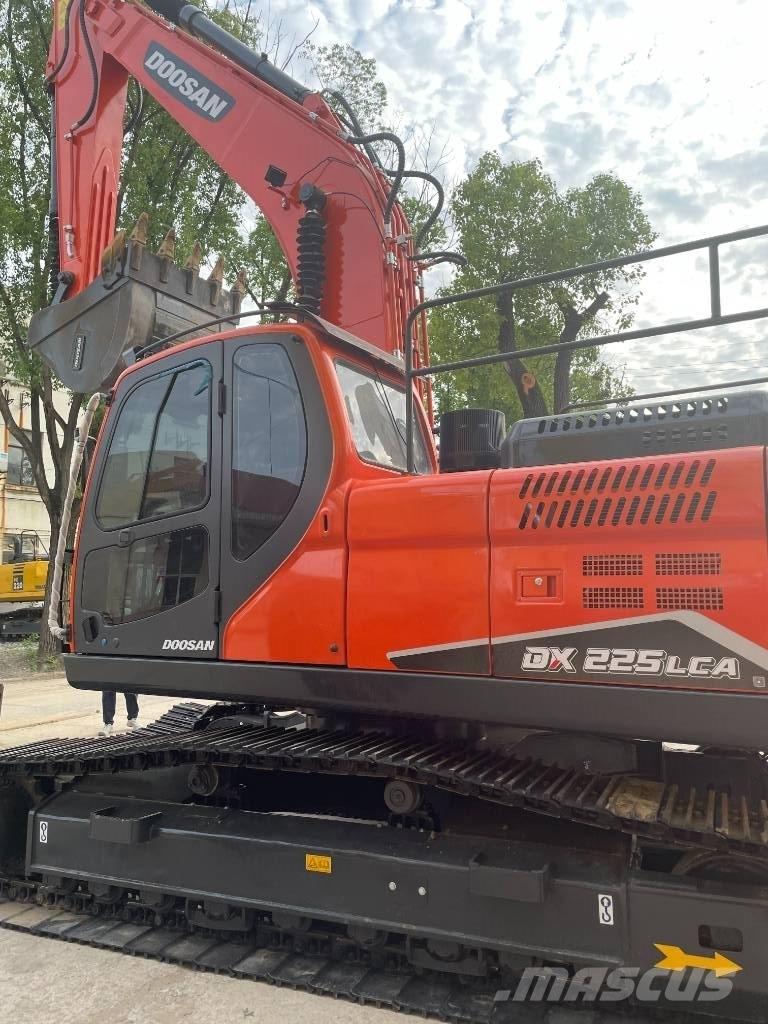 Doosan DX 225 Vidēja lieluma ekskavatori 7 t - 12 t