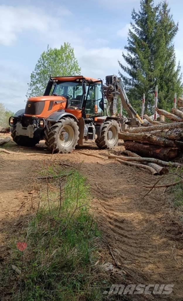 JCB Fastrac 3230 Mežizstrādes traktori