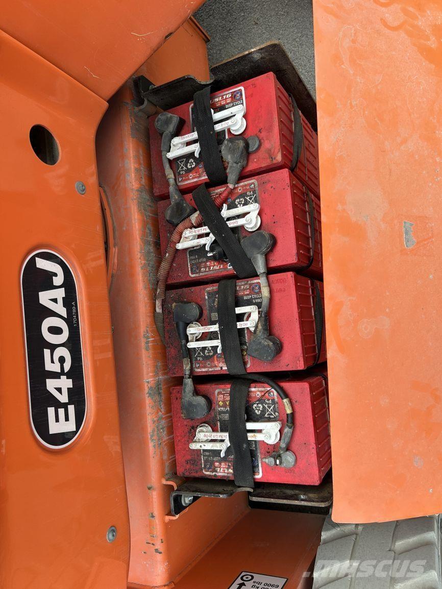 JLG E450AJ (2005) Strēles pacēlāji