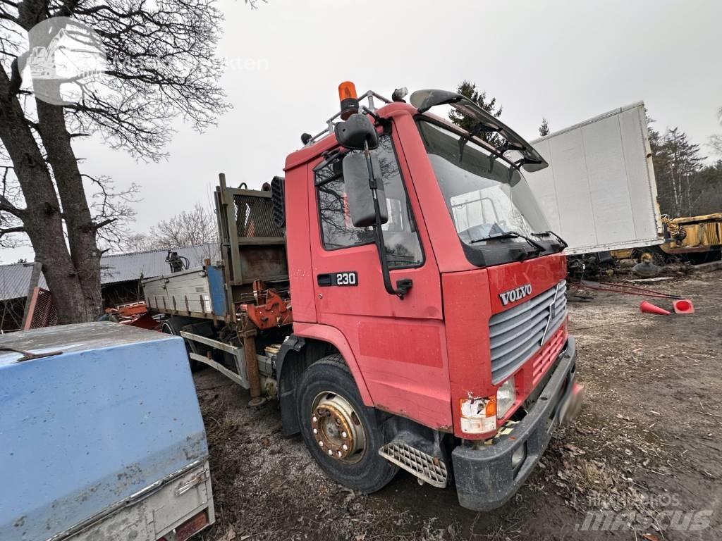 Volvo FL7 Smagās mašīnas ar celtni