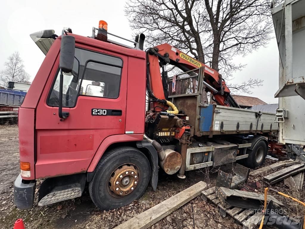 Volvo FL7 Smagās mašīnas ar celtni