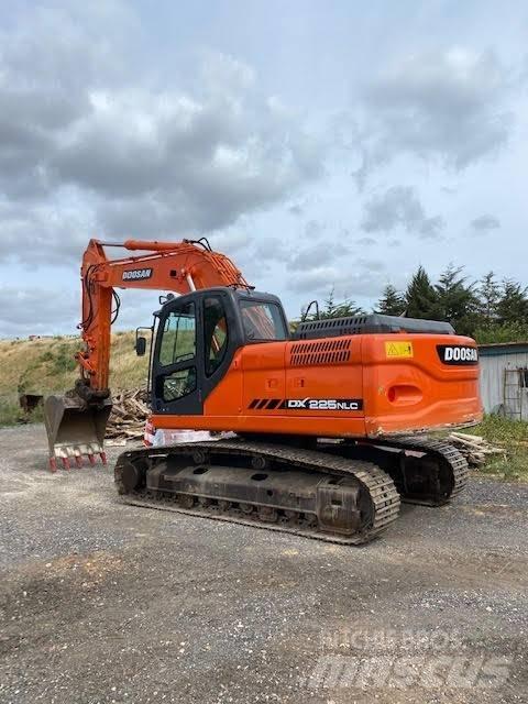 Doosan DX 225 NLC Kāpurķēžu ekskavatori