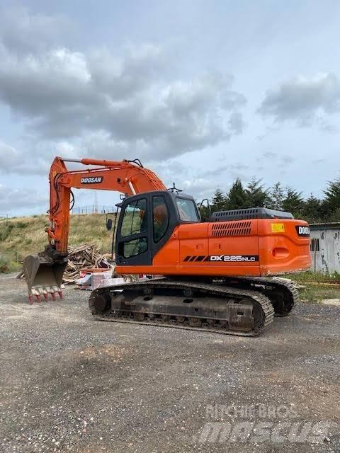 Doosan DX 225 NLC Kāpurķēžu ekskavatori