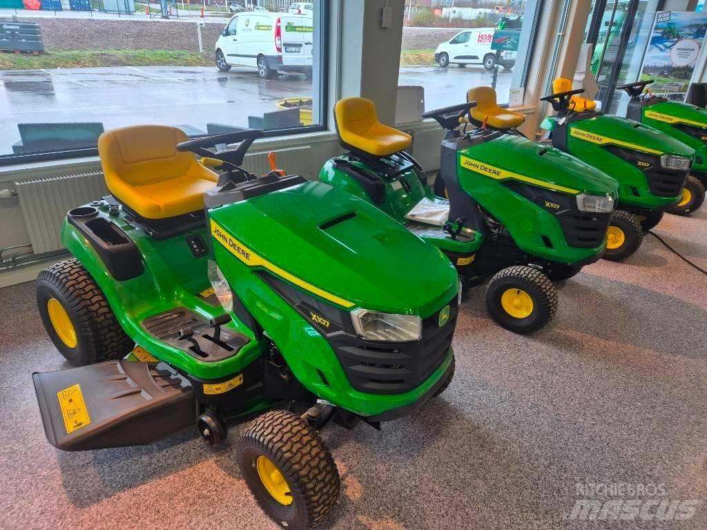 John Deere X 107 Mauriņa traktors