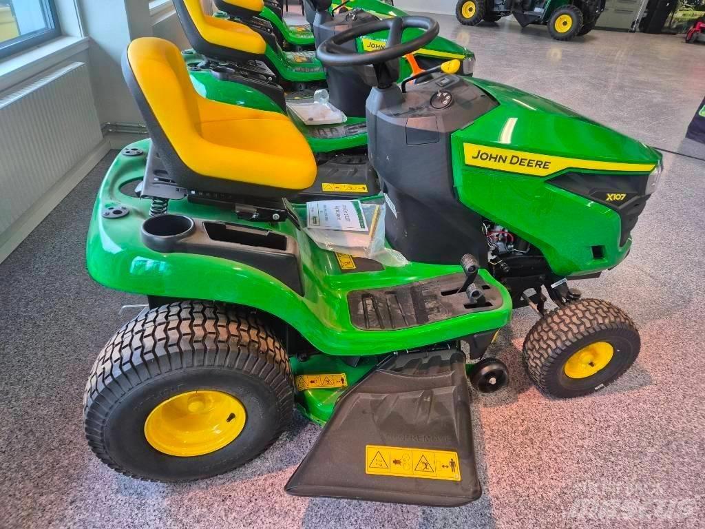 John Deere X 107 Mauriņa traktors