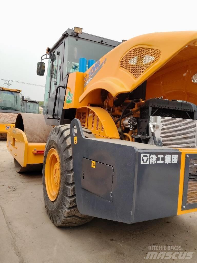 XCMG XS 203 J Vienvalča grunts veltņi