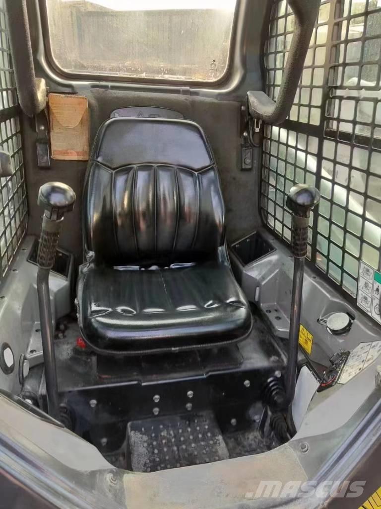 Bobcat S 450 Lietoti riteņu kompaktiekrāvēji