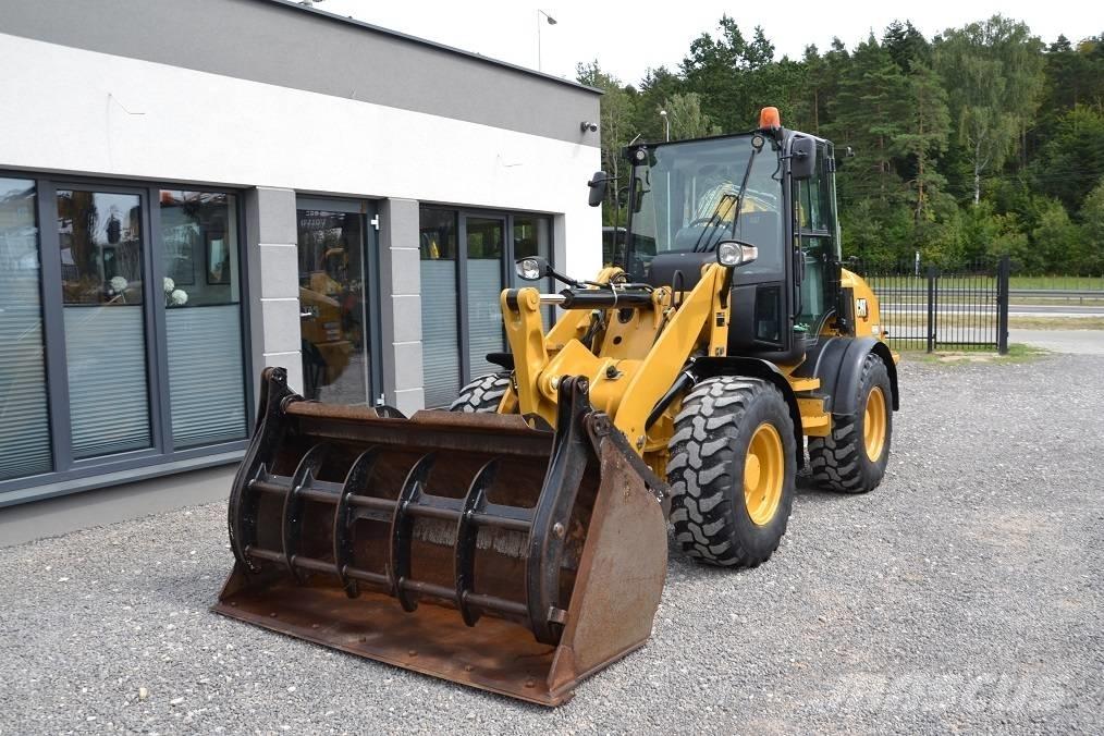 CAT 908 M Iekrāvēji uz riteņiem